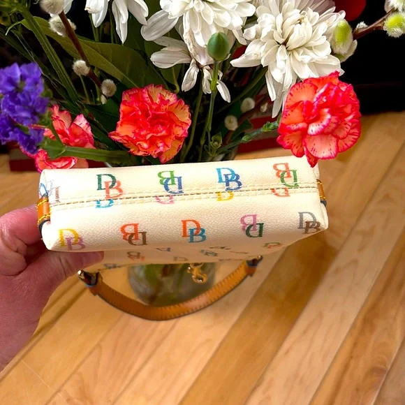 Mini Dooney and Bourke purse - Picture 4 of 7